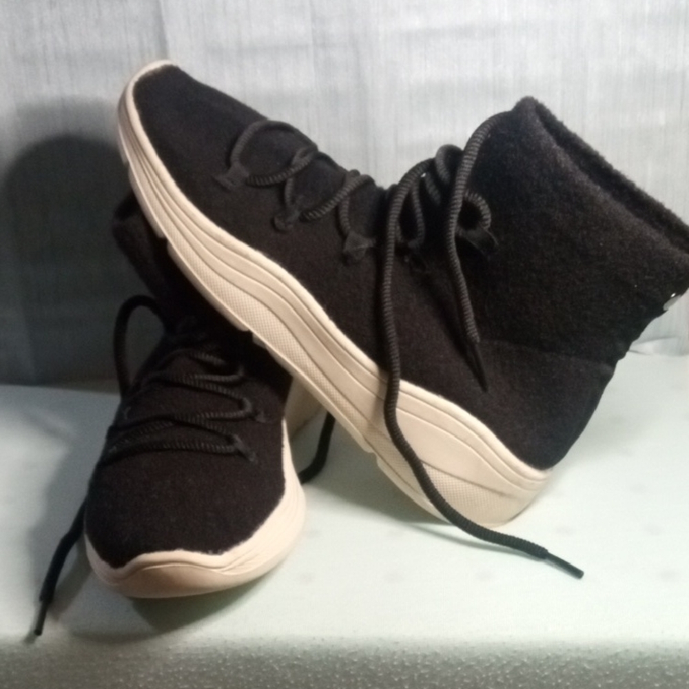 Universal Thread Black High-Top Sneakers with White Soles